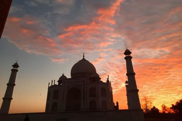Sunrise Taj Mahal Tour by Car from Delhi